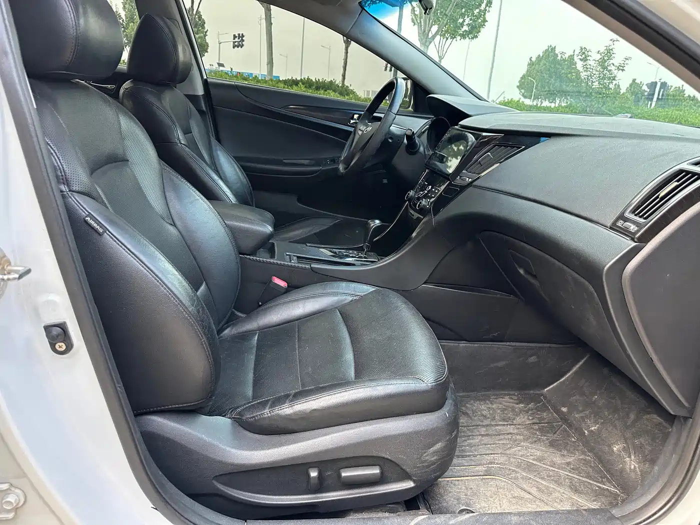 Hyundai Sonata 2011 2.0L Auto Leading Edition фото 16