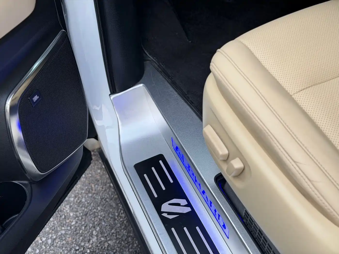 Toyota Alphard 2021 Hybrid 2.5L Premium фото 8