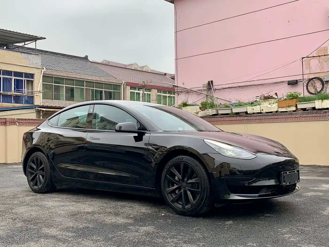 TESLA MODEL 3