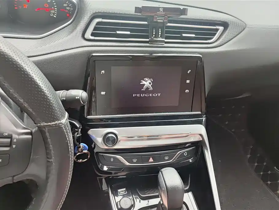 Peugeot 308 2018 1.6L Auto Luxury Edition фото 13
