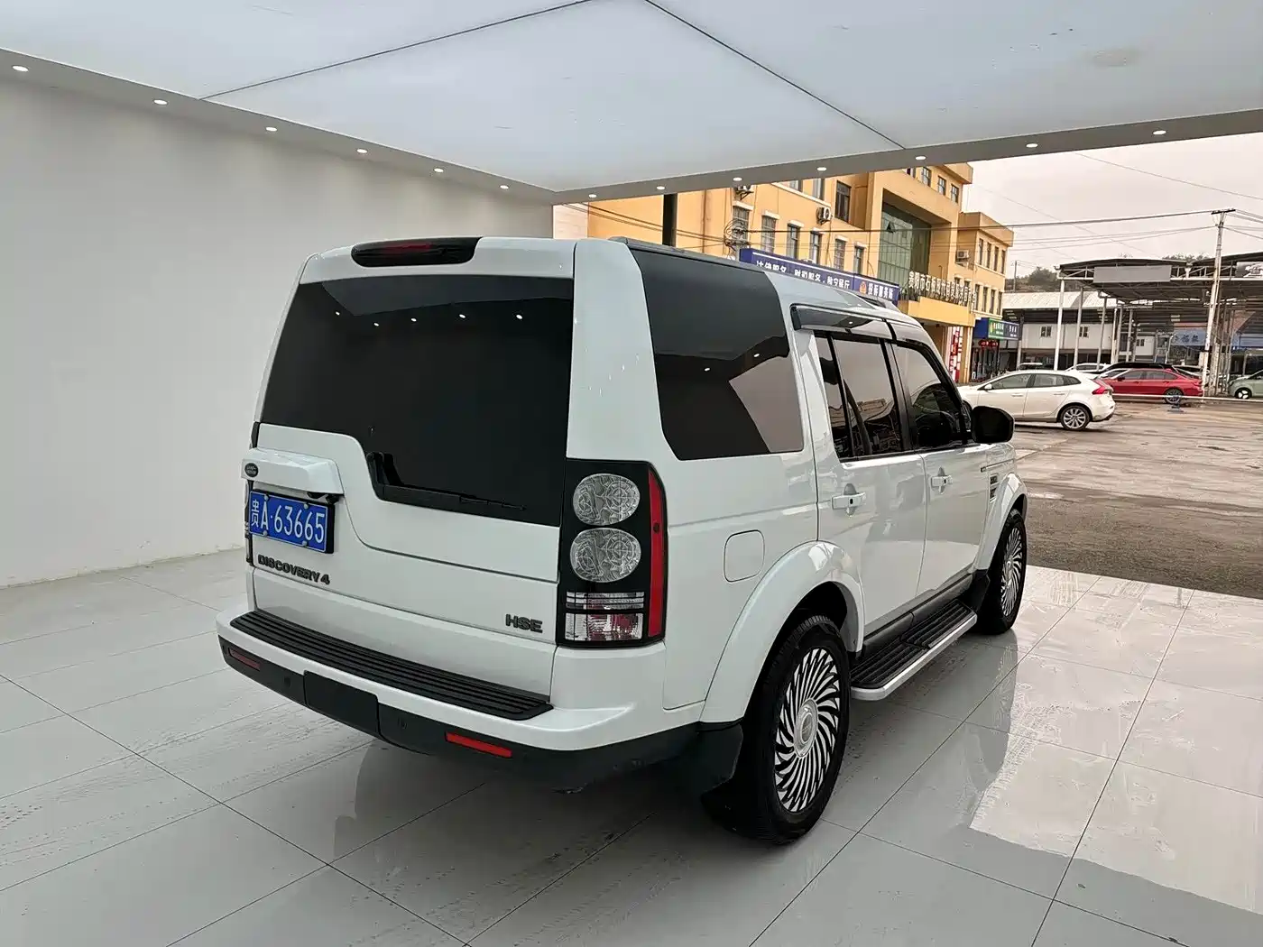 Land Rover Discovery 2015 3.0 SDV6 HSE Diesel фото 7