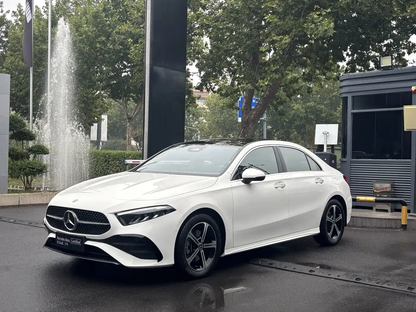 Mercedes-Benz Mercedes-Benz A-Class 2023 A 200 L Fashion