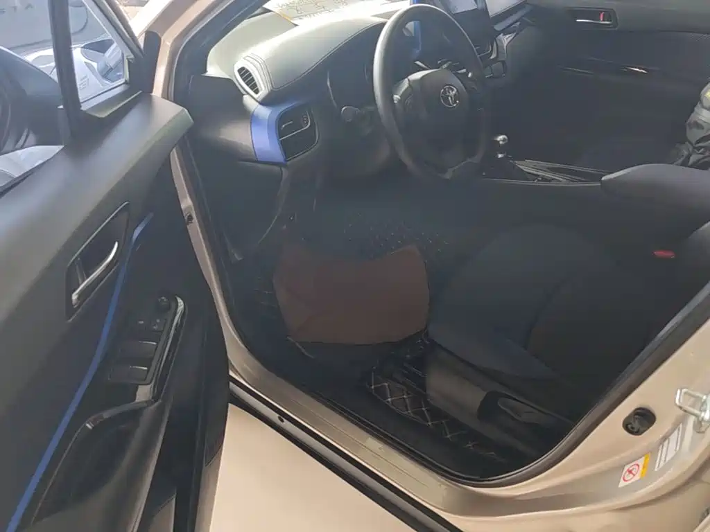 Toyota C-HR 2019 2020 Model 2.0L Leading