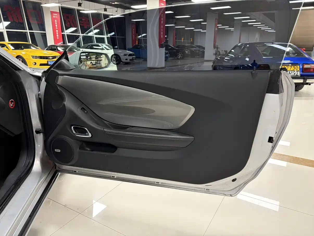 Chevrolet Camaro 2011 2011 3.6L Legend Performance Edition