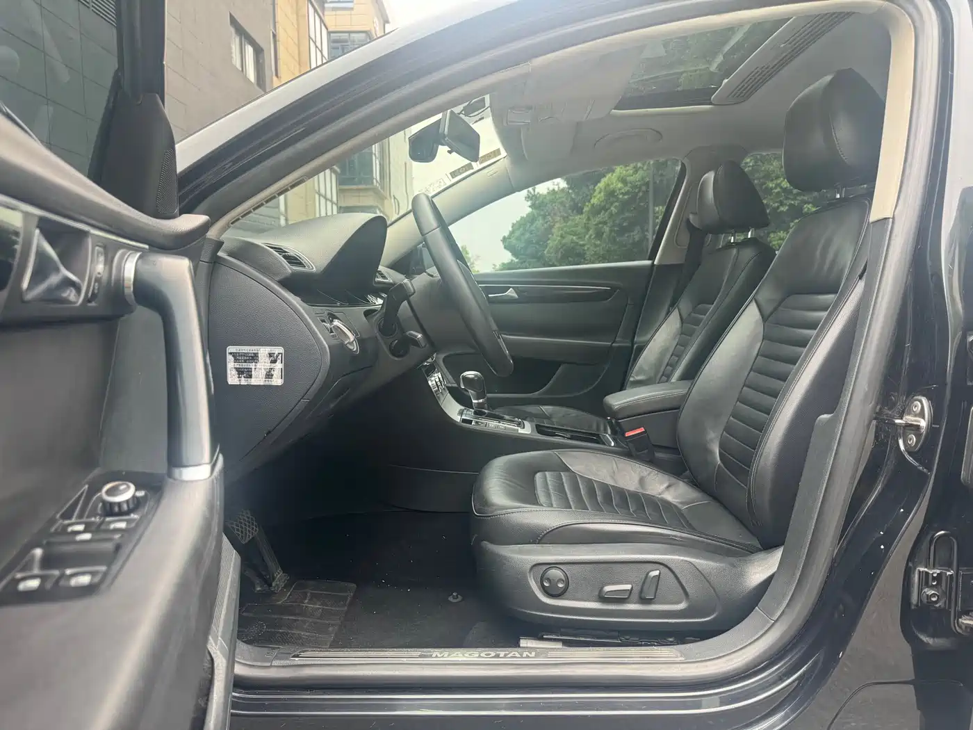 Volkswagen Magotan 2012 Facelift 1.8TSI Luxury фото 11