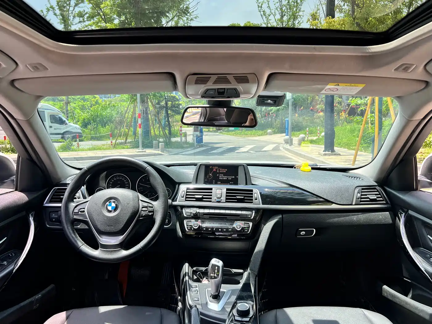 BMW 3 Series 2017 318i Fashion фото 12