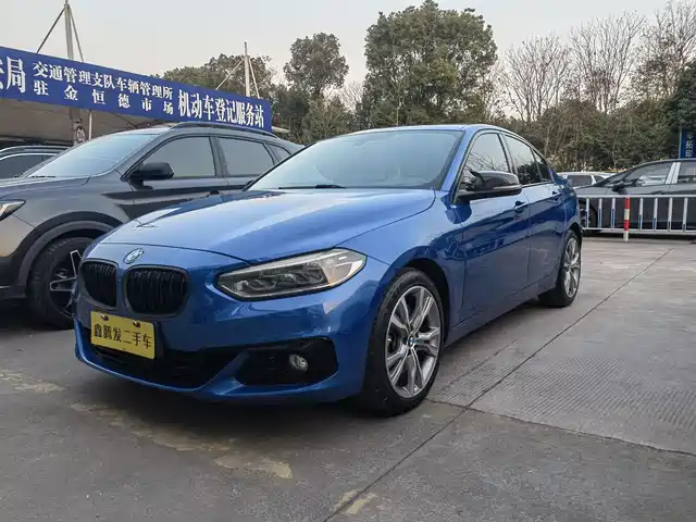 BMW 1 SERIES