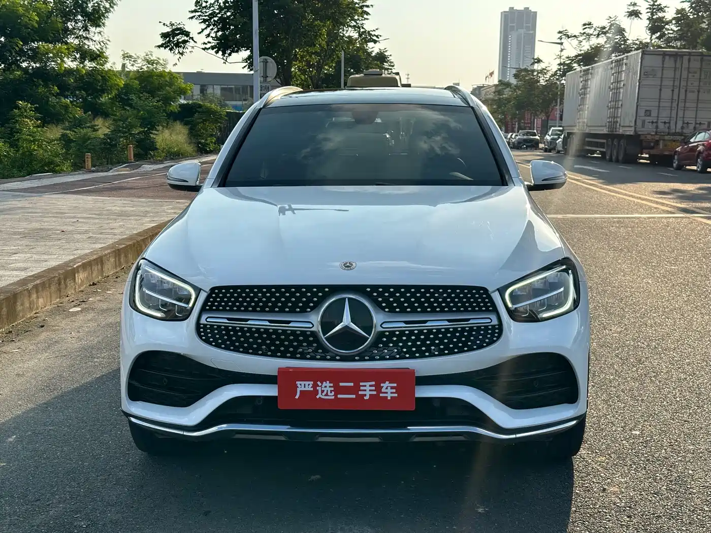 Фото 2 - Mercedes-Benz GLC
