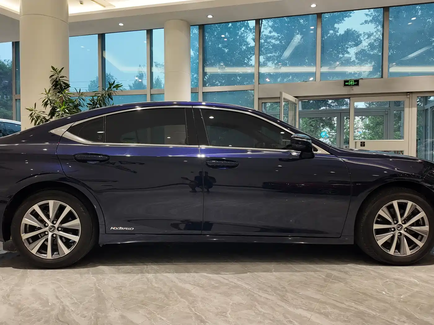 Фото 6 - Lexus ES