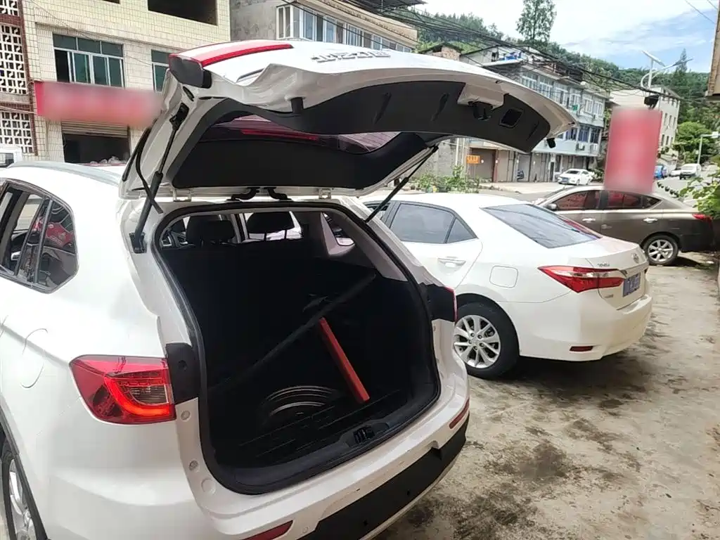 BAIC Huansu S6 2016 2016 1.5T Manual Smart Edition