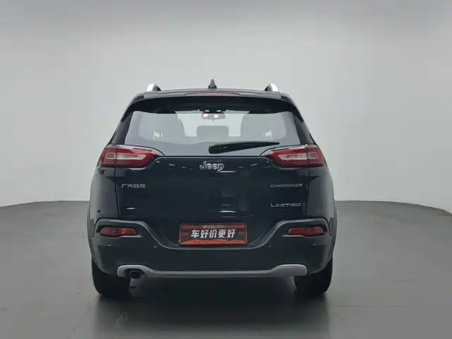 Jeep Cherokee 2017 2.0L Superior Edition — фото 4