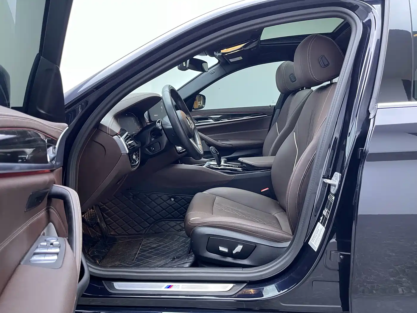 BMW 5 Series 2022 Model Second Facelift 525Li M Sport Package фото 10