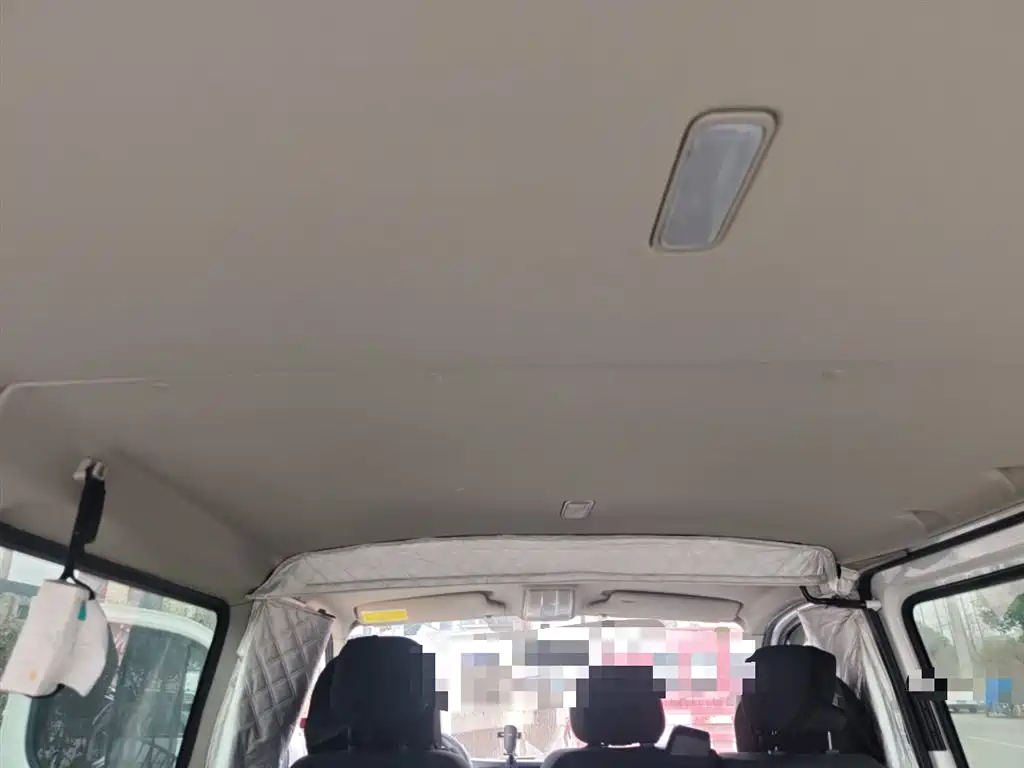 SAIC Maxus Xintu V80 2024 Aoyun Value Edition 6AMT Short Wheelbase Ultra-Low Roof 127Ps 5/6 Seats фото 9