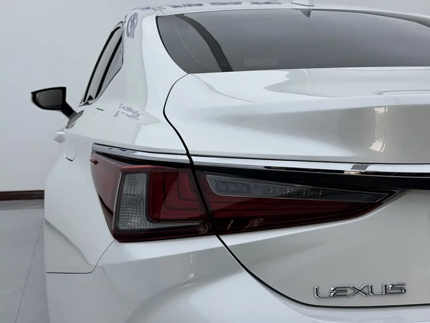 Lexus ES 2023 200 Excellence Edition фото 16