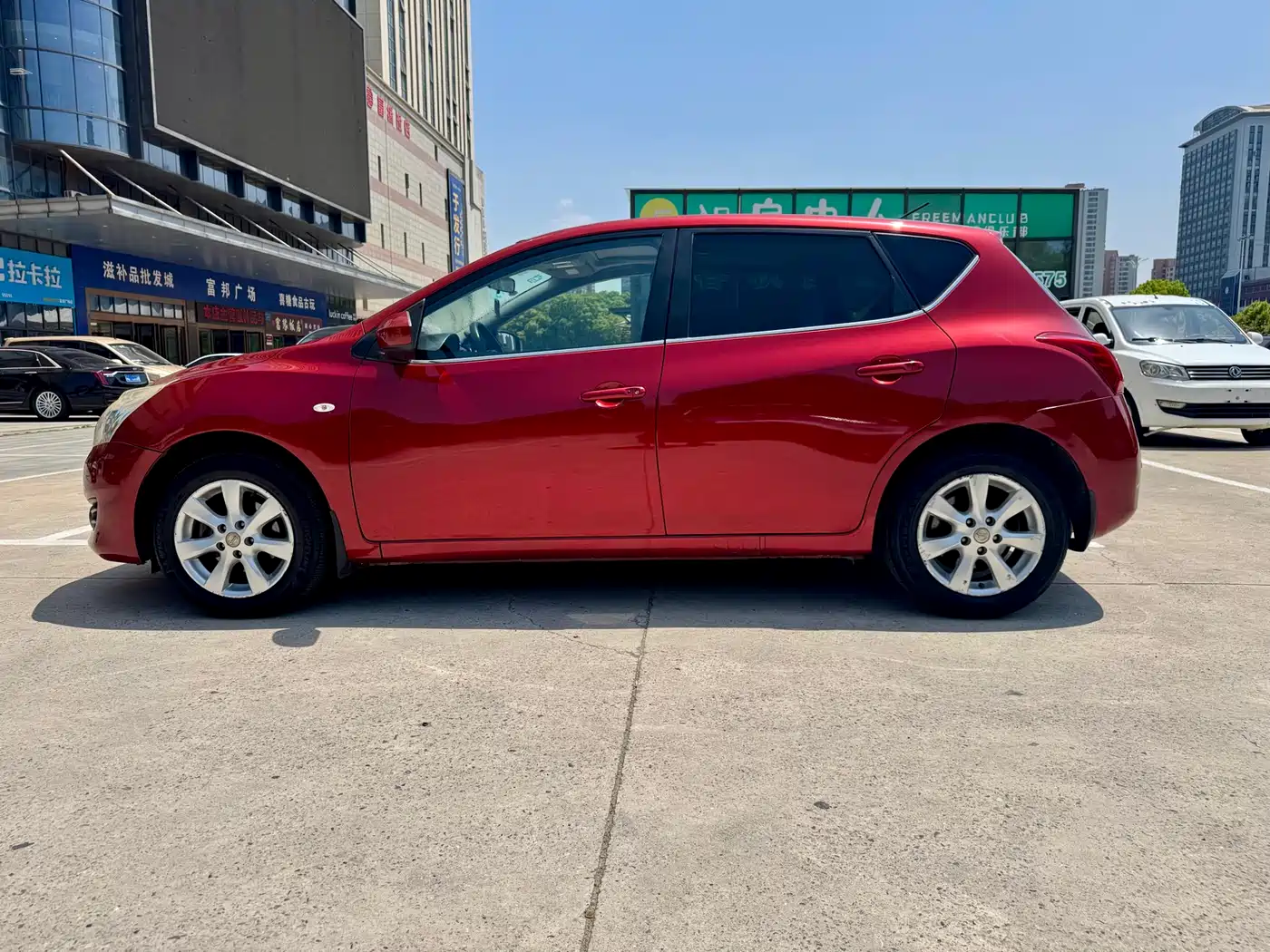 Photo 7 - Nissan Tiida