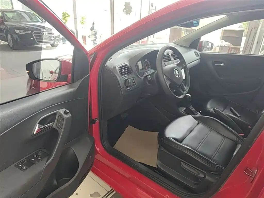 Volkswagen Polo 2016 1.4L Automatic Trend фото 16