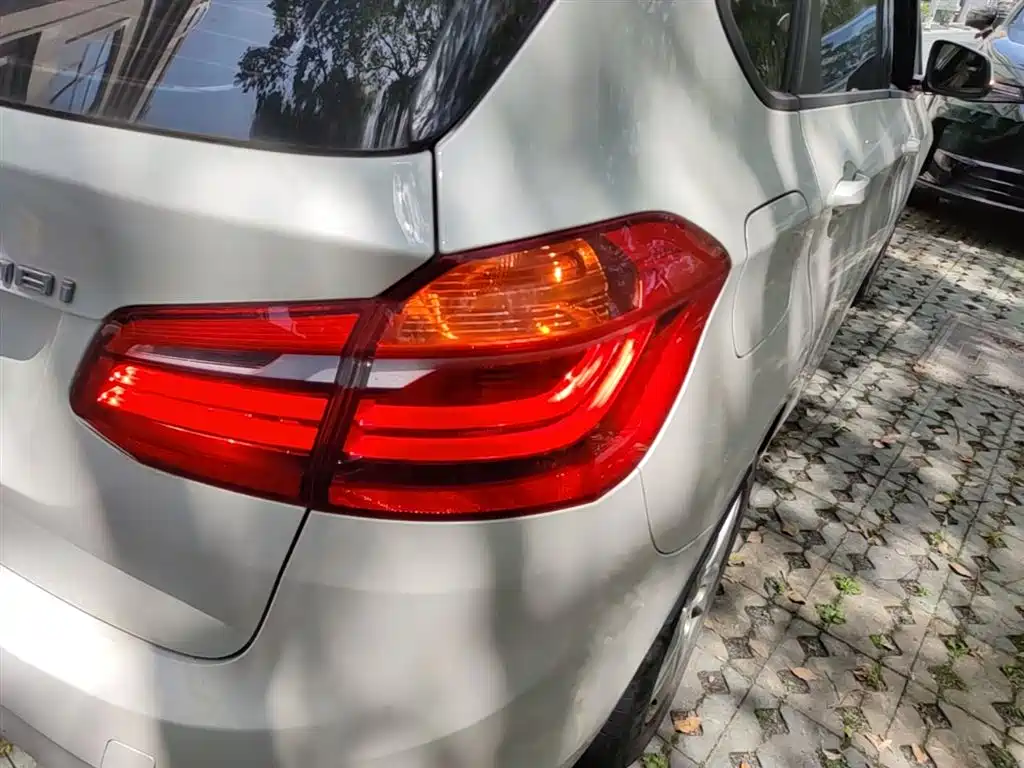 BMW 2 Series Touring 2016 218i Leading фото 8