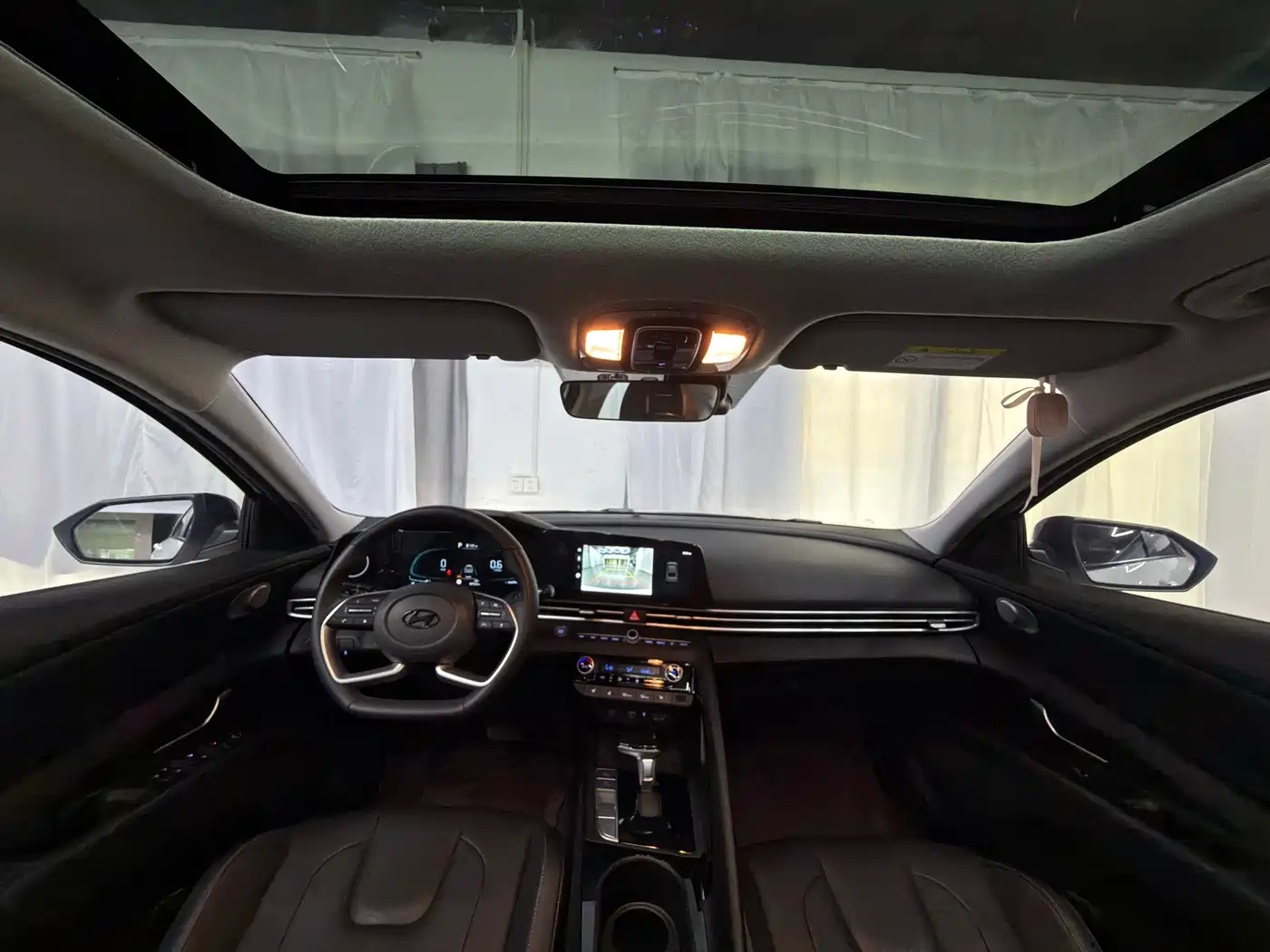 Hyundai Elantra 2023 Model 1.5L CVT LUX Premium Edition фото 8