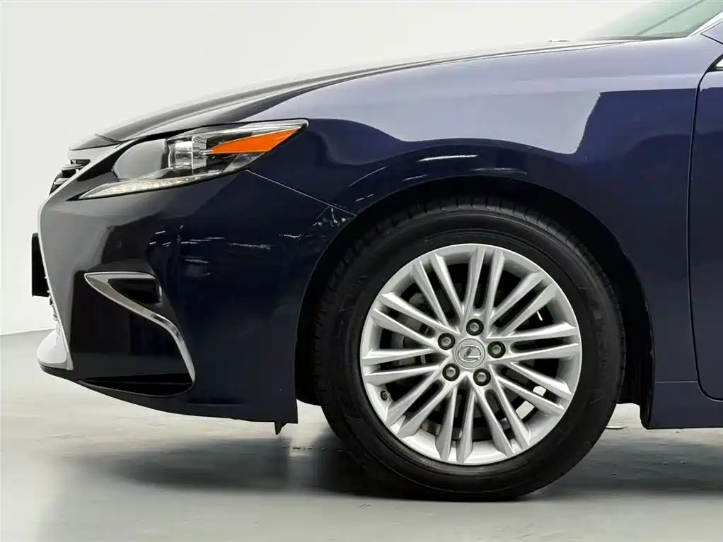 Lexus ES 2015 200 Elite Edition фото 10