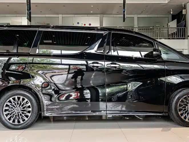 Lexus LM 2020 300h Seven-Seater Elegance Edition фото 4
