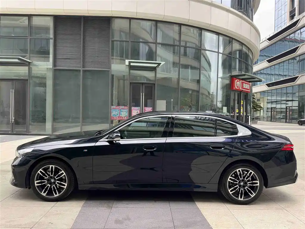 BMW 5 Series 2024 525Li M Sport Package фото 29
