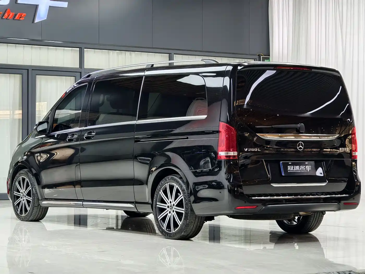 Mercedes-Benz V-Class 2022 V 260 L Long Wheelbase Luxury Edition фото 12