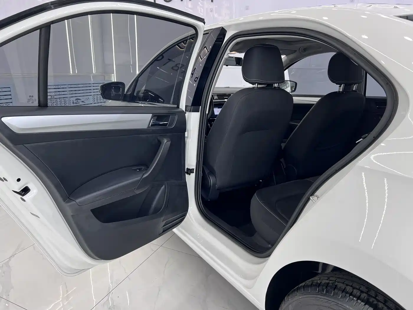 Škoda Rapid 2022 1.5L Automatic Comfort Edition фото 9