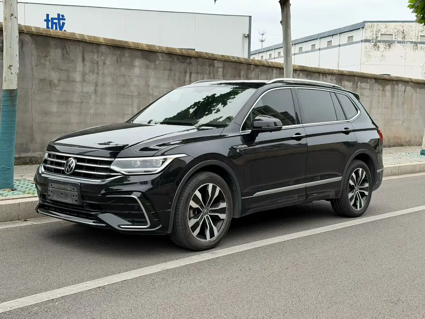 VOLKSWAGEN TIGUAN L