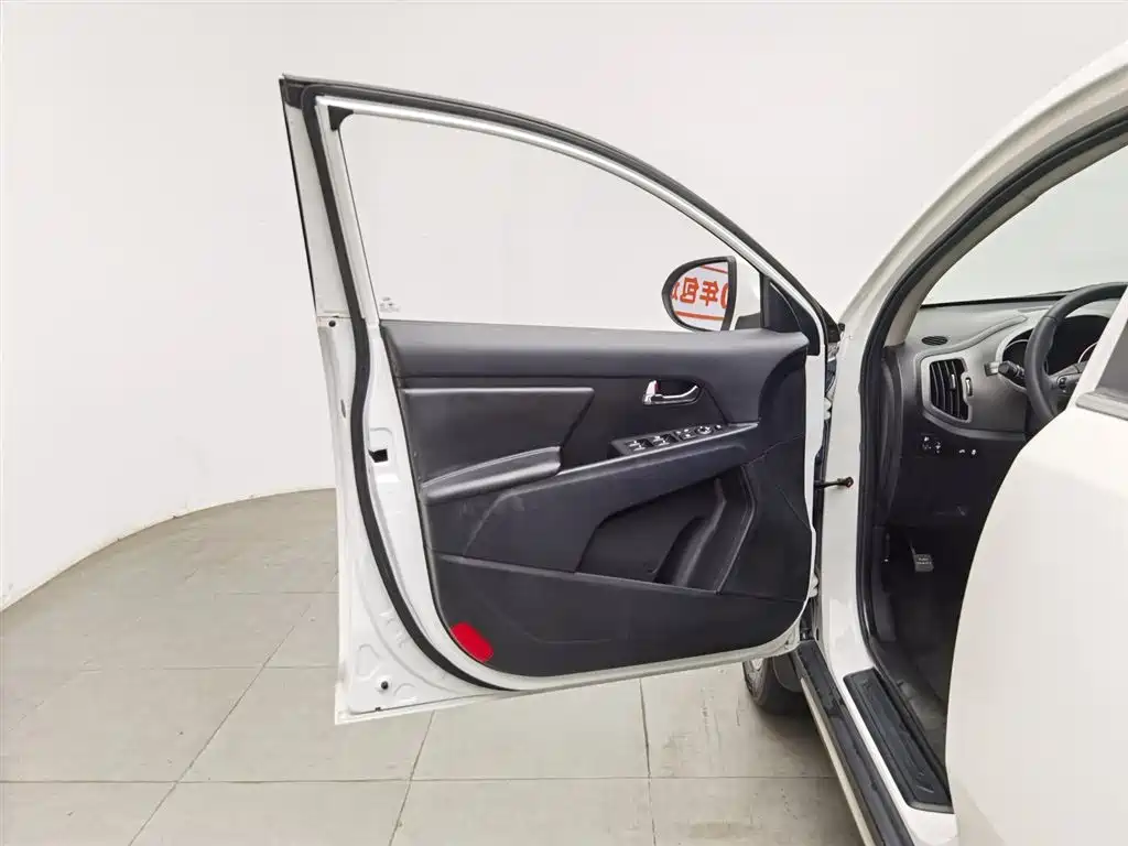 Kia Sportage 2015 2.0L Automatic 2WD GLS фото 8