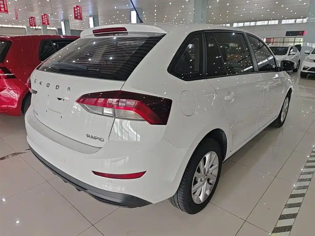 Škoda Skoda Rapid Spaceback 2020 1.5L Auto Standard фото 7