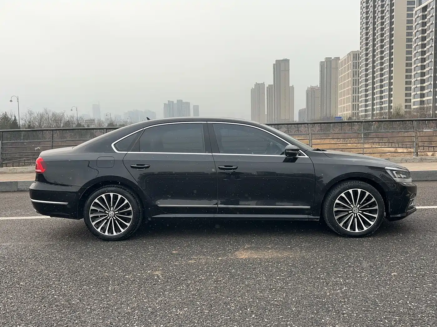 Volkswagen Passat 2016 330TSI DSG Honor Edition фото 3