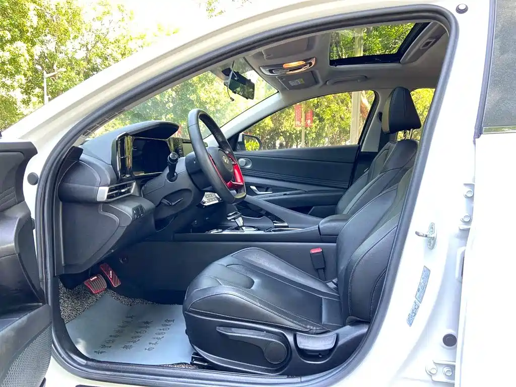 Hyundai Elantra 2021 1.5L CVT GLX Elite Edition фото 6