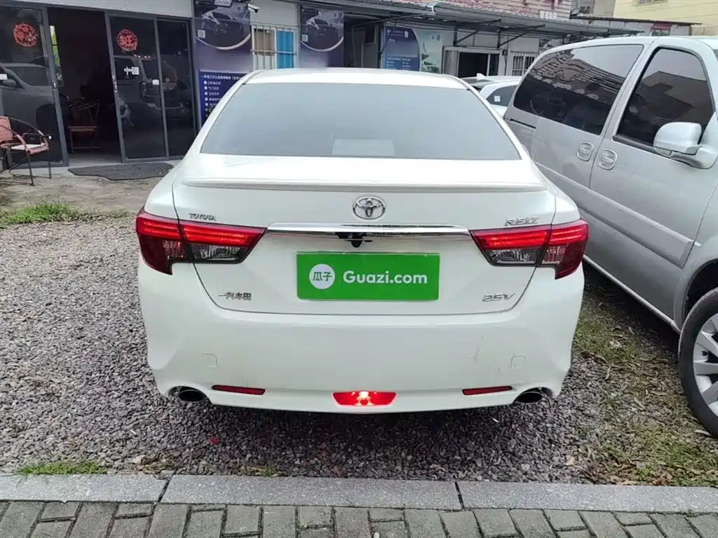 Toyota Reiz 2013 2.5V Premium Edition фото 6