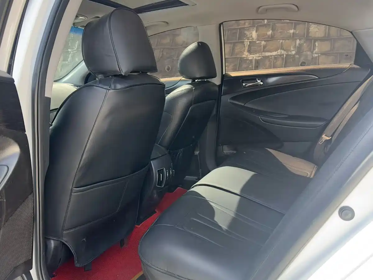 Hyundai Sonata 2013 2.0L Automatic Luxury Edition фото 6