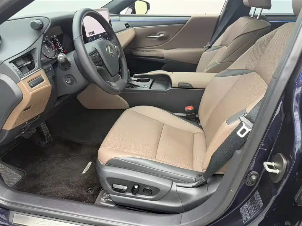 Lexus ES 2025 200 Ultimate Edition фото 11