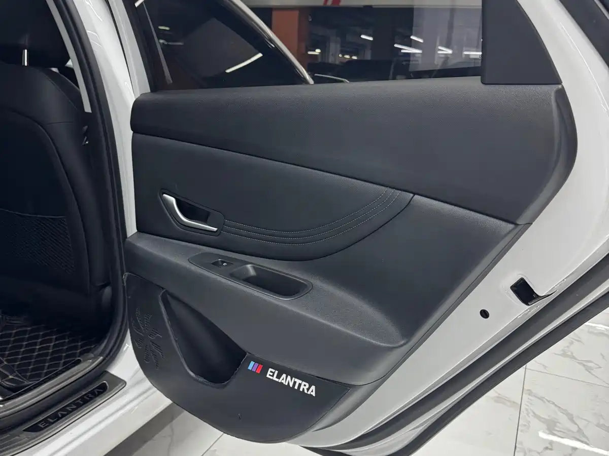 Hyundai Elantra 2023 1.5L CVT GLX Elite Edition фото 28