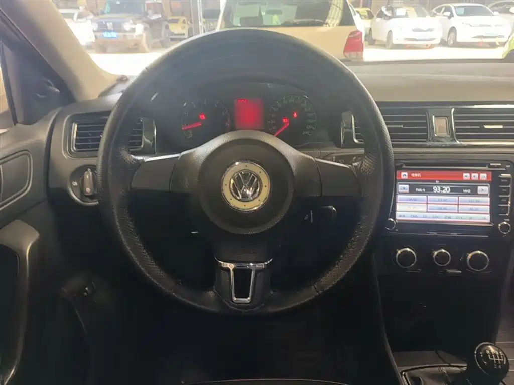 Volkswagen Santana 2015 1.4L Manual Trend Edition фото 11