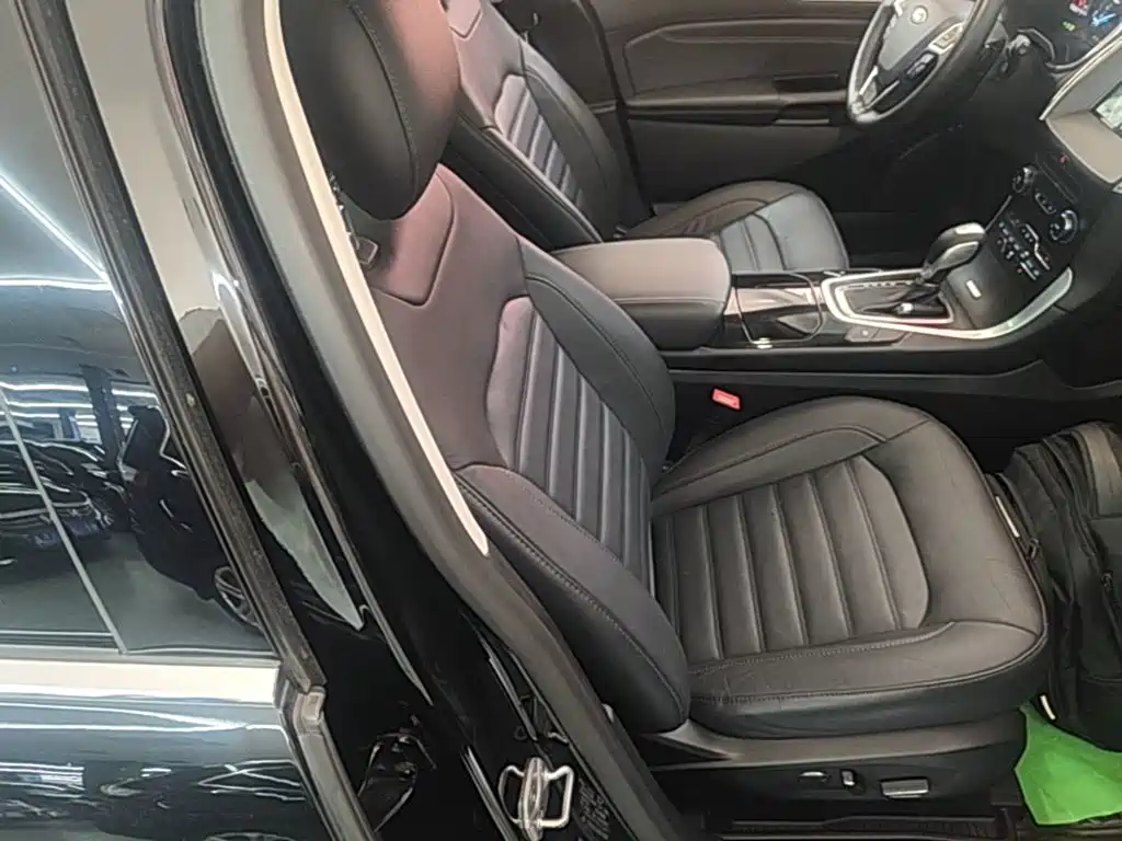 Фото 25 - Ford Edge