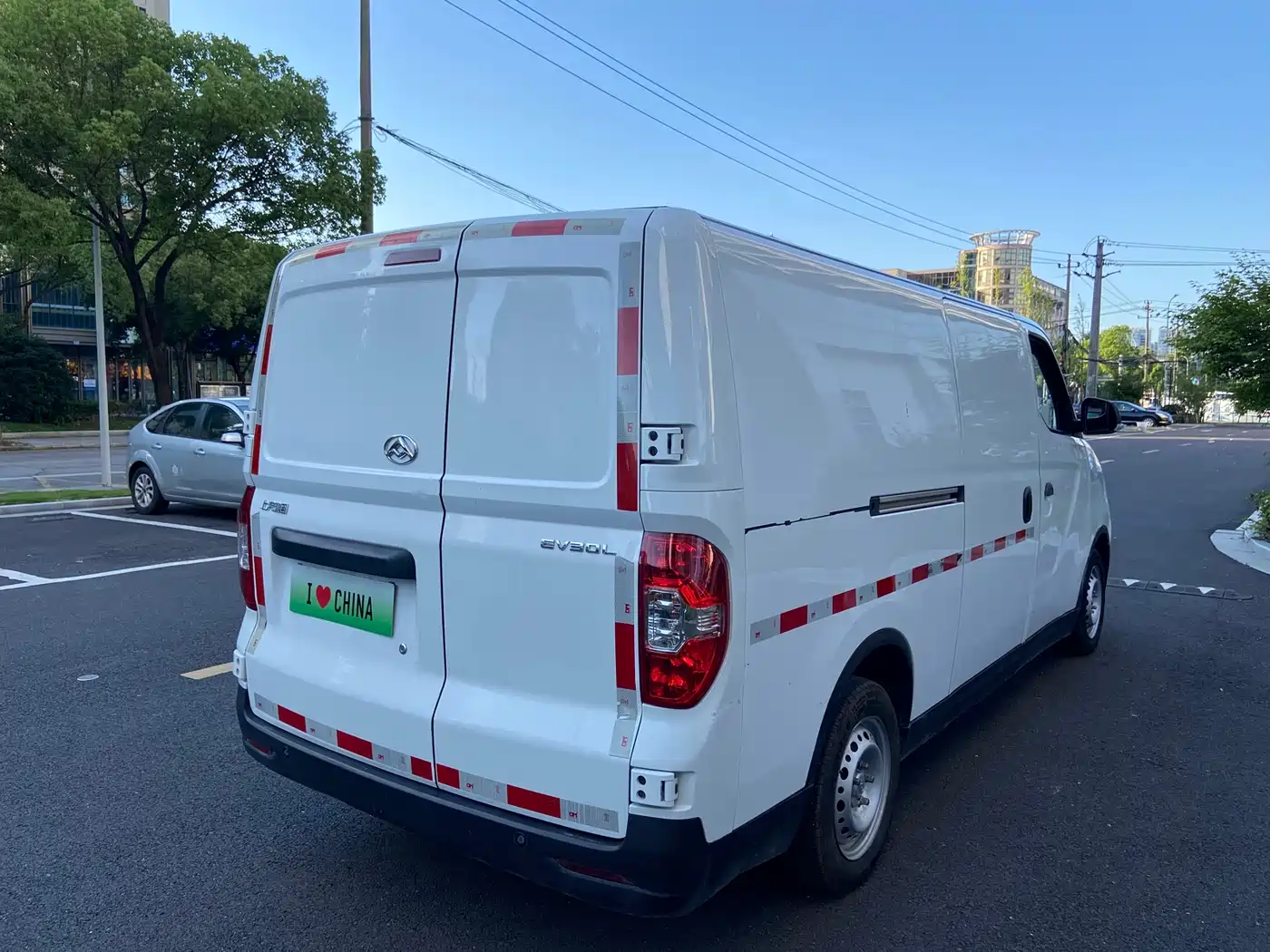 SAIC Maxus Maxus EV30 2023 Pure Electric Intelligent Logistics Expert Long Wheelbase CATL фото 7