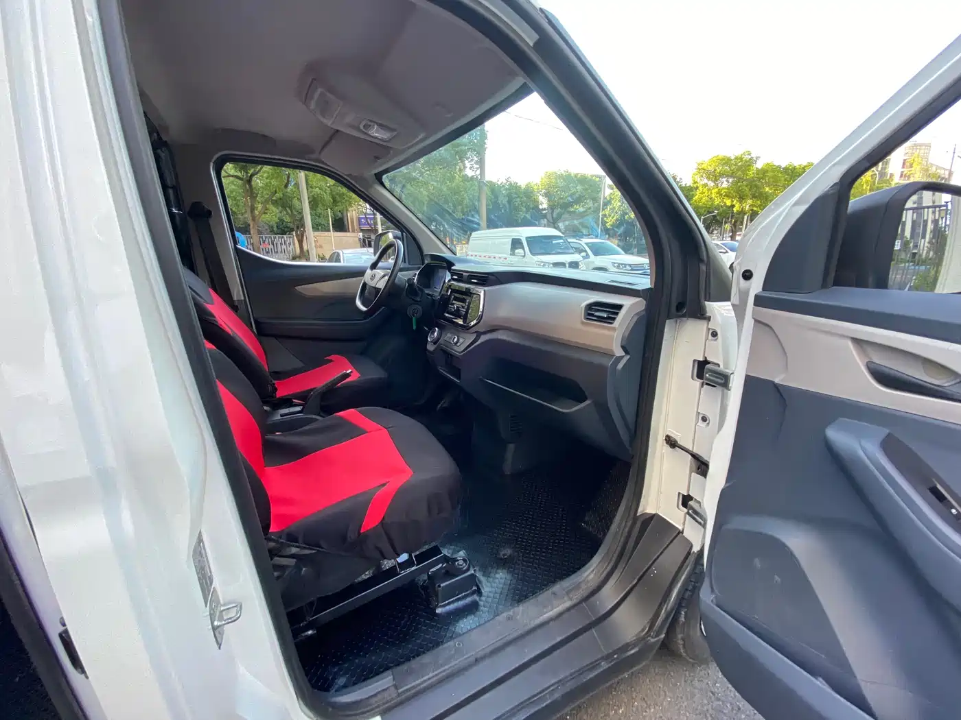 SAIC Maxus Maxus EV30 2023 Pure Electric Intelligent Logistics Expert Long Wheelbase CATL фото 12