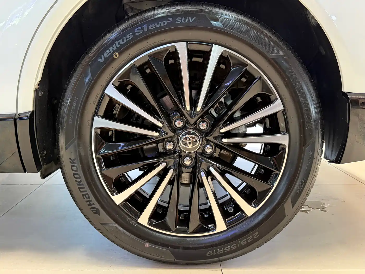 Toyota Venza 2024 2023 2.0L CVT FWD Premium
