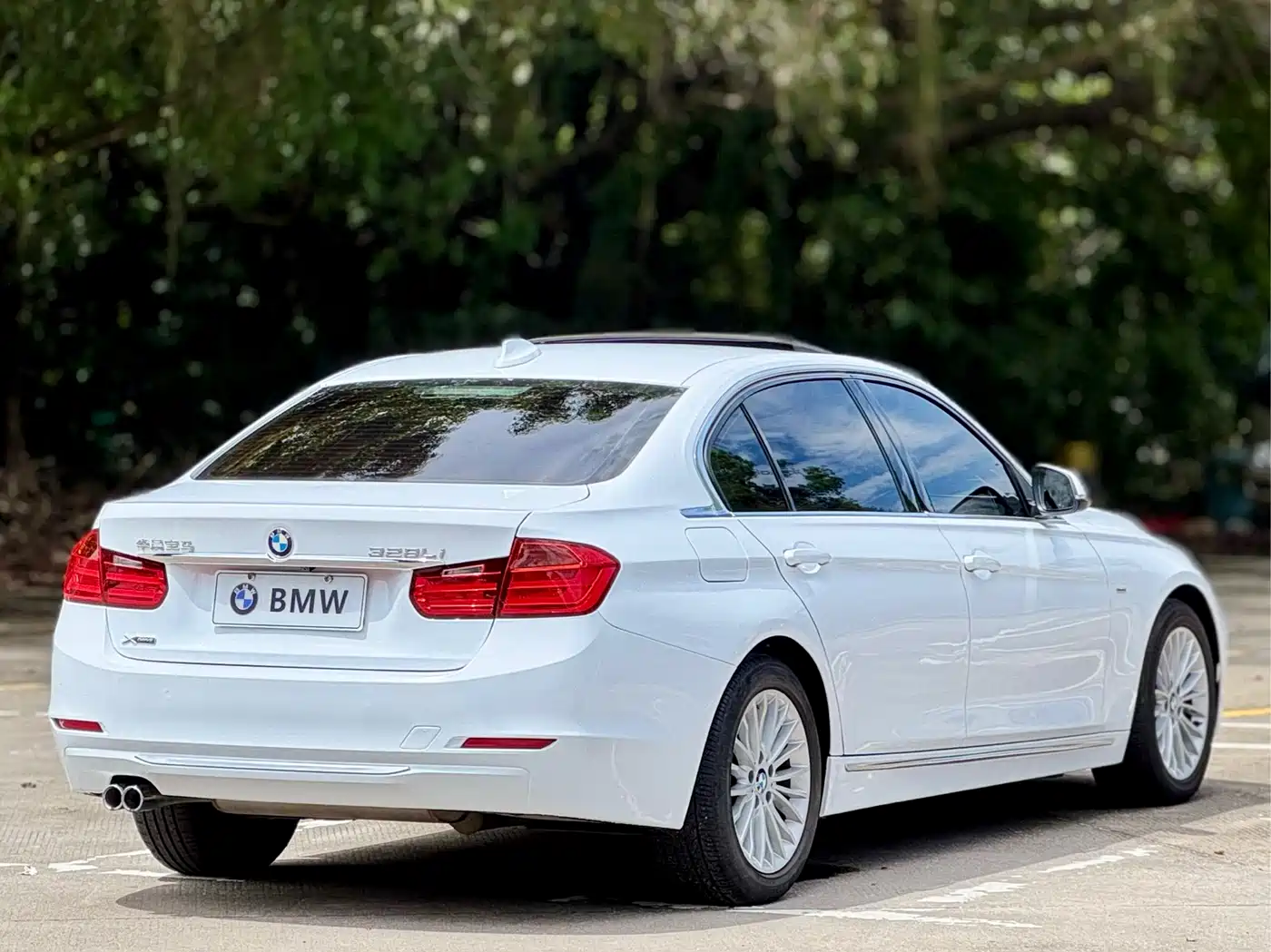 Photo 22 - BMW 3 Series