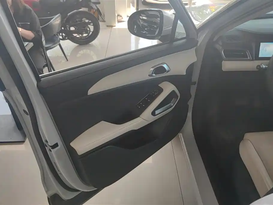 BYD Yuan UP 2024 401KM Vitality Edition фото 7