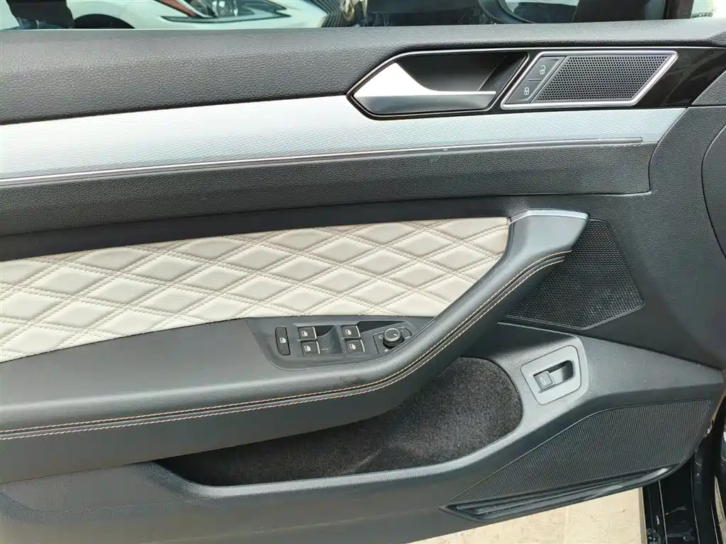 Volkswagen Magotan 2023 Model 2 Million Commemorative Edition 330TSI DSG Luxury фото 7