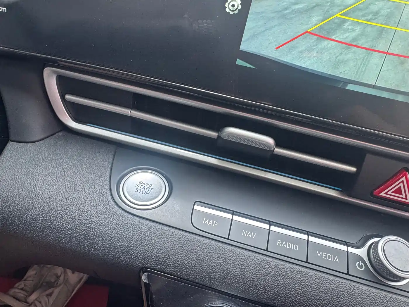 Hyundai Elantra 2023 1.5L CVT TOP Flagship Edition фото 12