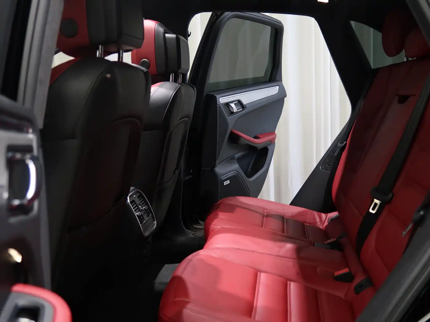 Porsche Macan 2016 Macan Turbo 3.6T фото 13