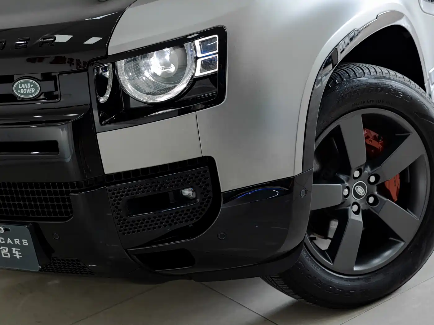 Land Rover Defender 2025 110 3.0T P400 X фото 18