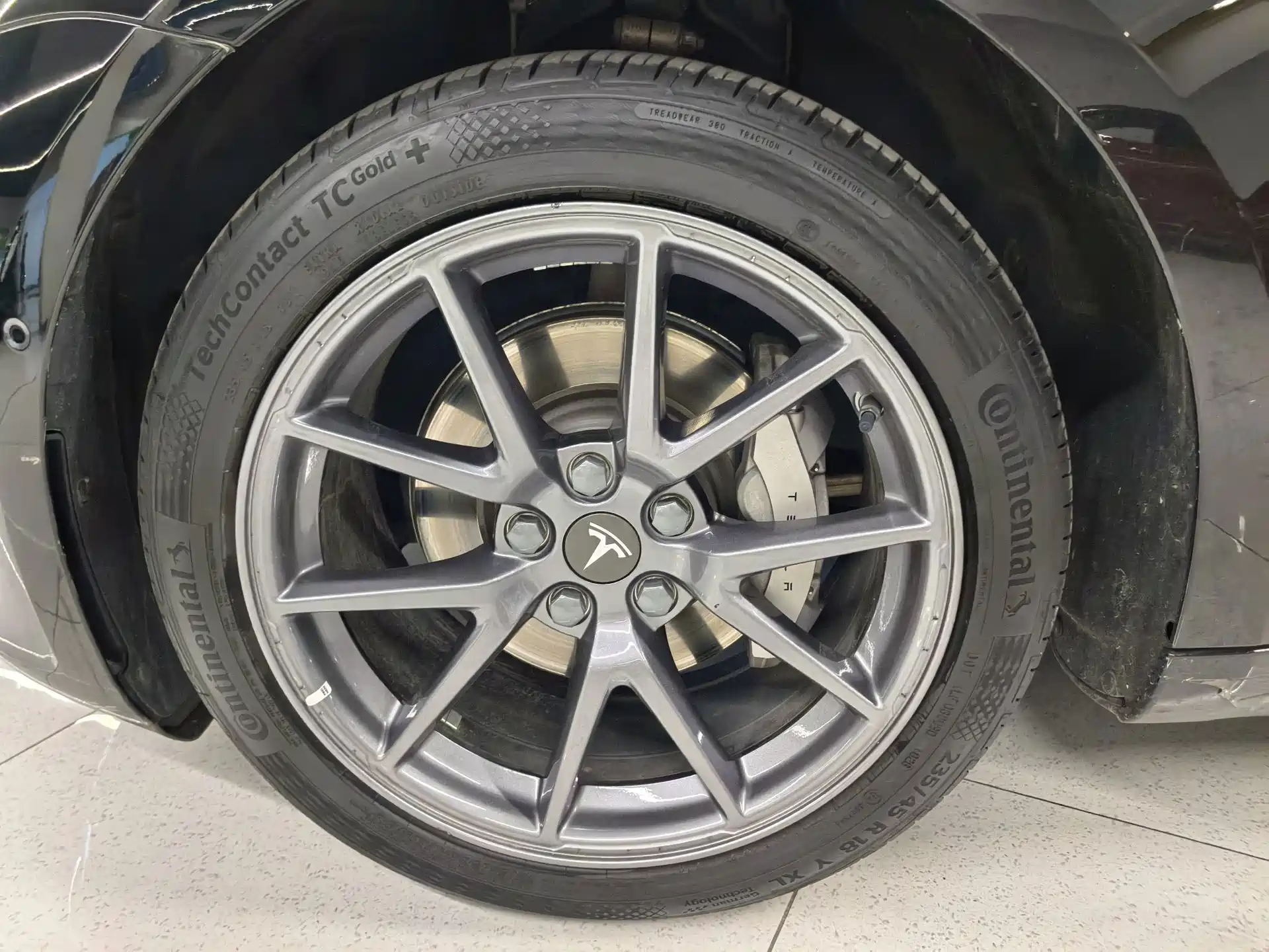 Фото 12 - Tesla Model 3