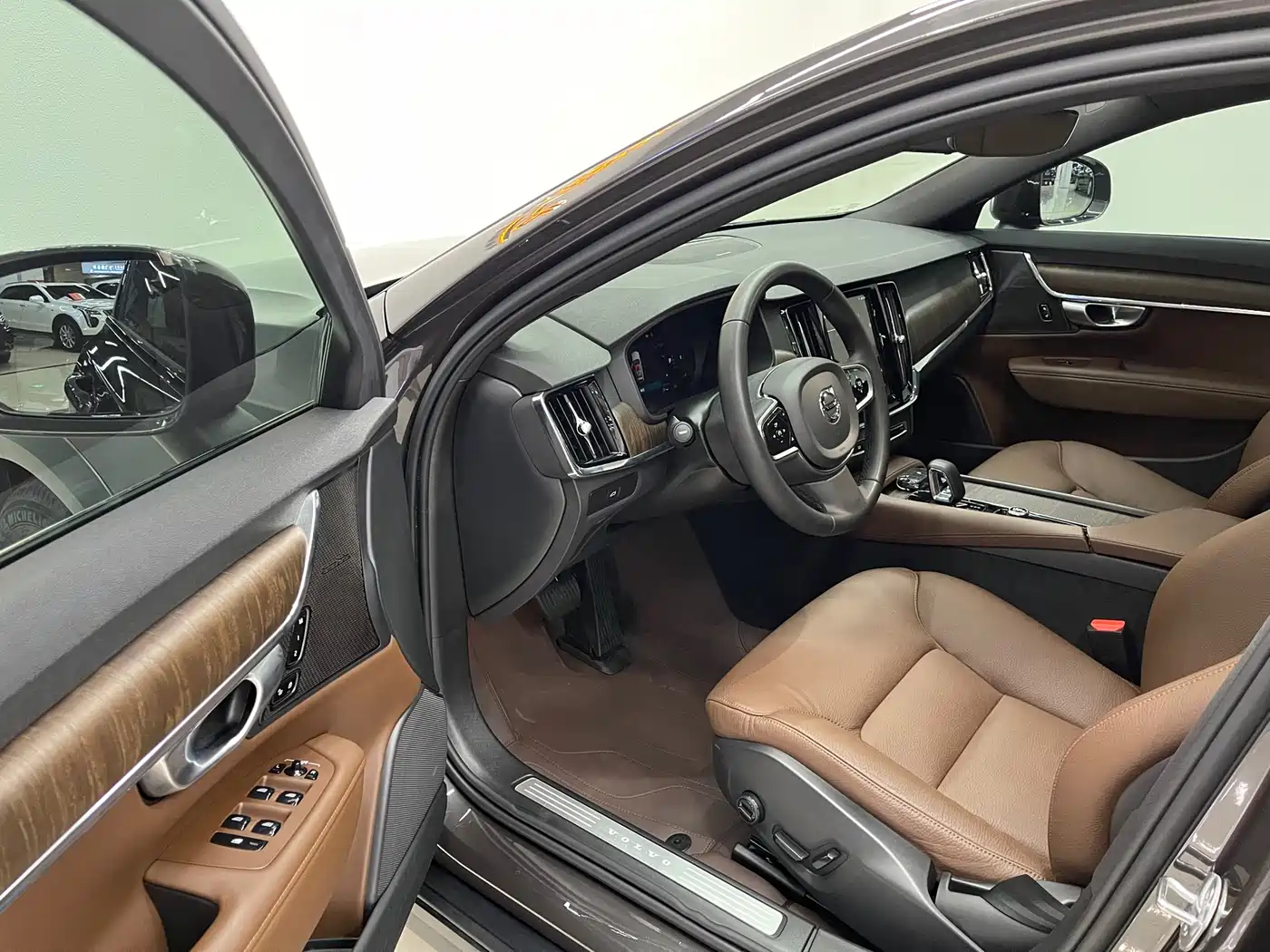 VOLVO V90