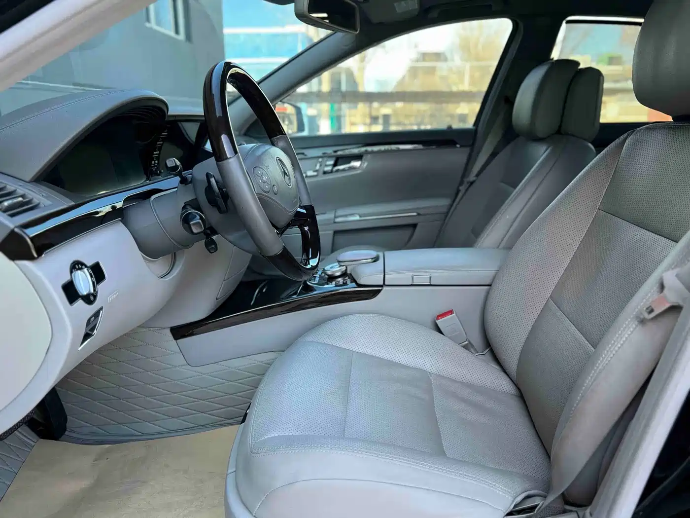 Mercedes-Benz S-Class 2012 S 300 L Luxury Grand Edition фото 9
